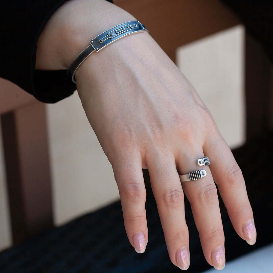 RINGS – MAIDEN / METAL